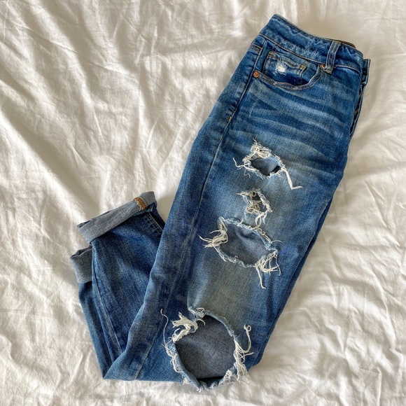 2/$40💜 CLOSET CLEAN OUT: American Eagle ripped boyfriend jeans - Picture 2 of 10
